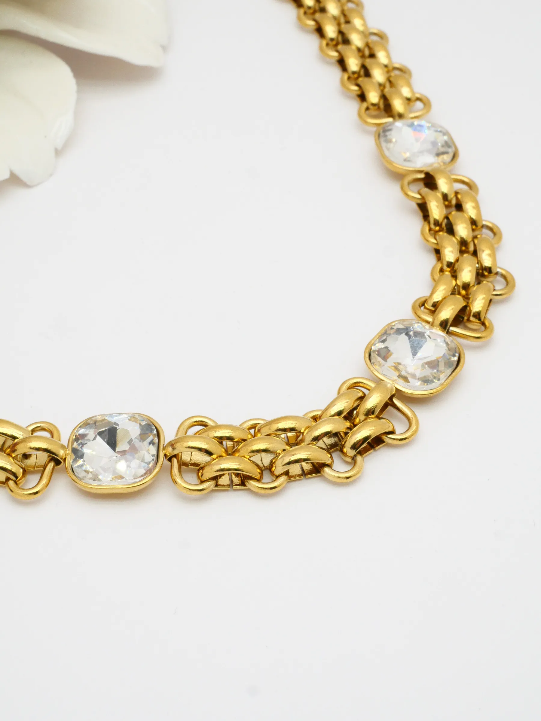 Colier choker auriu otel inoxidabil cu pietre albe