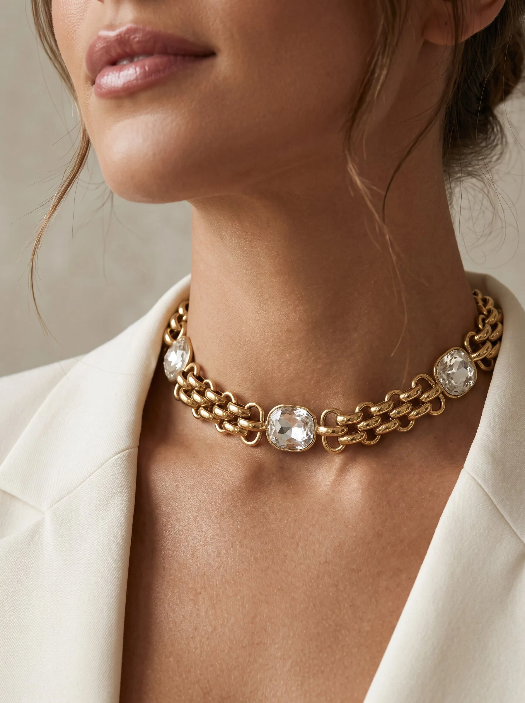 Colier choker auriu otel inoxidabil cu pietre albe