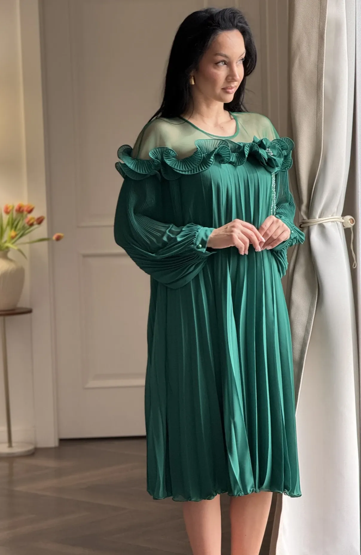 Rochie de ocazie verde plisata cu aplicatii pietre