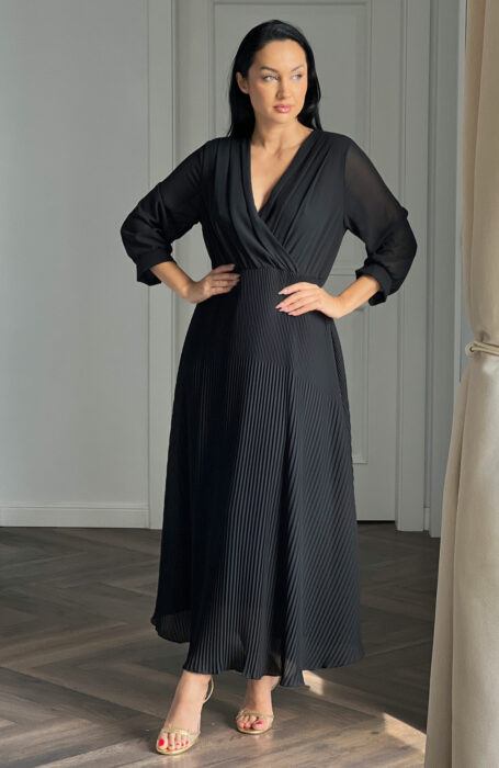 Rochie plisata eleganta lunga neagra alegerea ideala pentru o zi la birou sau o iesire in oras.